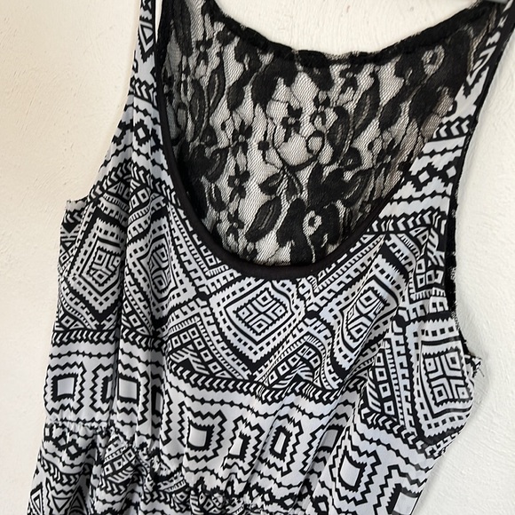 Bundle of Two black and white dresses. - Picture 5 of 5